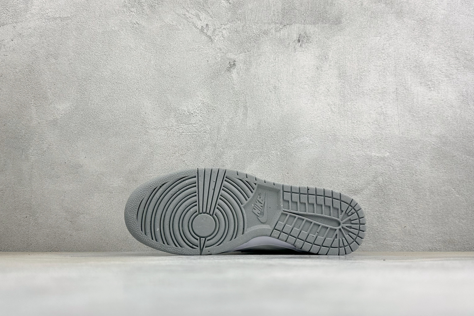 H版BIG NIKE LOW 耐克 简约百搭 減震耐磨 低帮板鞋 货号: -106 尺码：36-45 