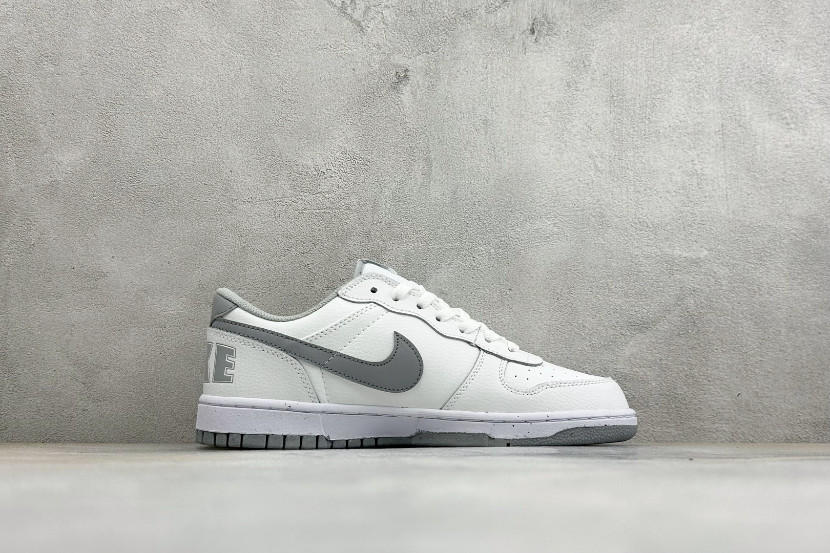 H版BIG NIKE LOW 耐克 简约百搭 減震耐磨 低帮板鞋 货号: -106 尺码：36-45 