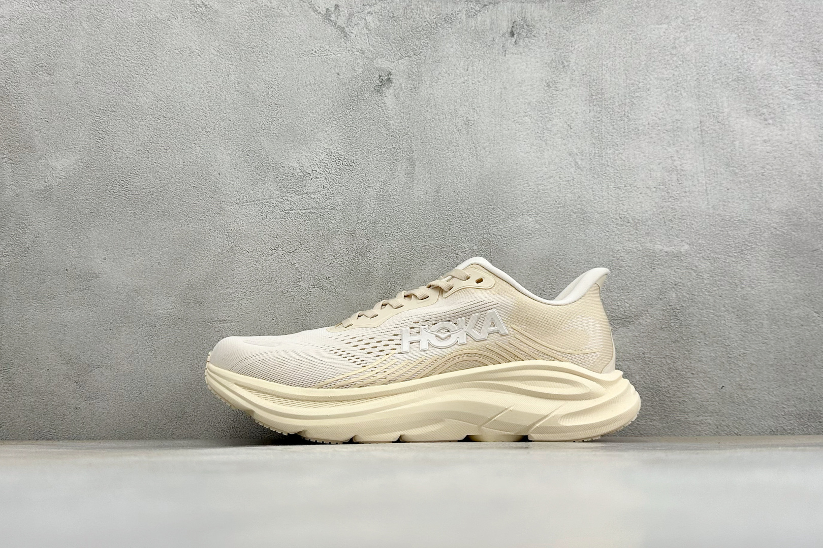 Hoka One One Clifton 11 克里夫顿系列 轻盈透气的针织网面跑鞋 货号：-ALK 尺码：36-45 