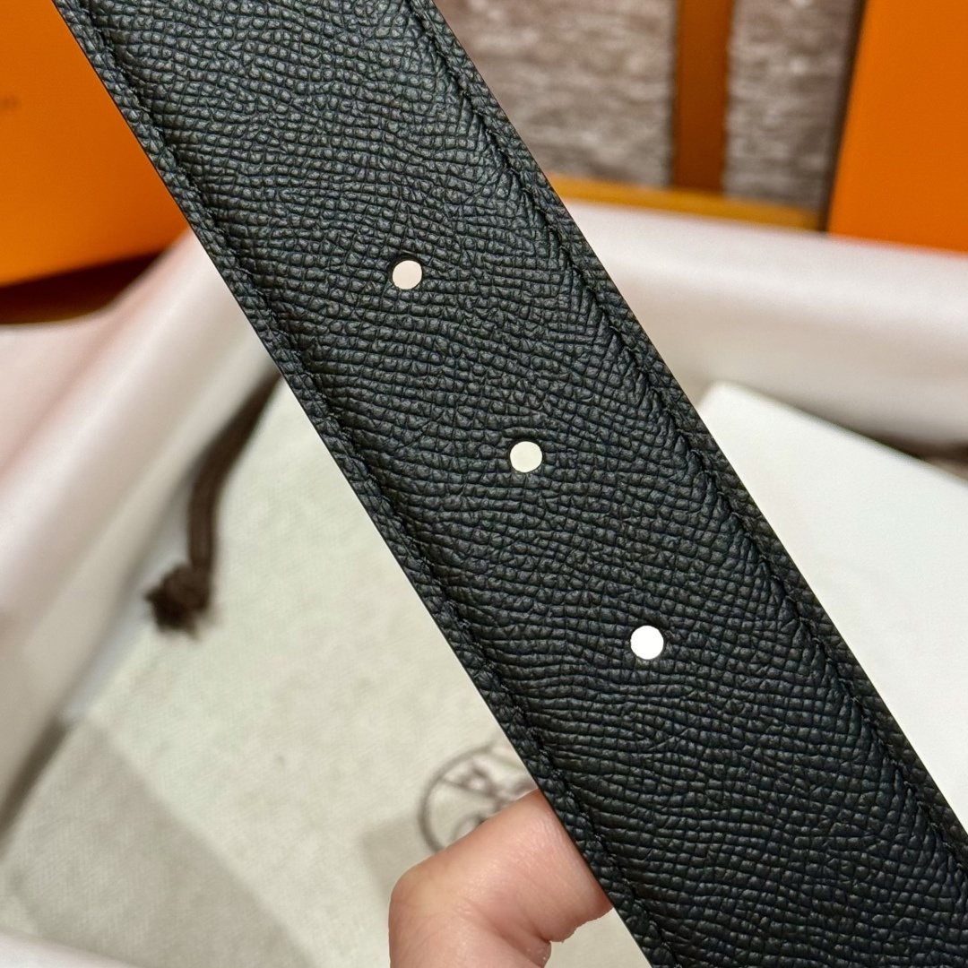 H家男士双面腰带 - ビジネスにもカジュアルにも最適なデザイン