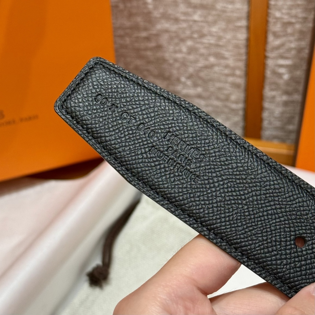 H家男士双面腰带 - ビジネスにもカジュアルにも最適なデザイン