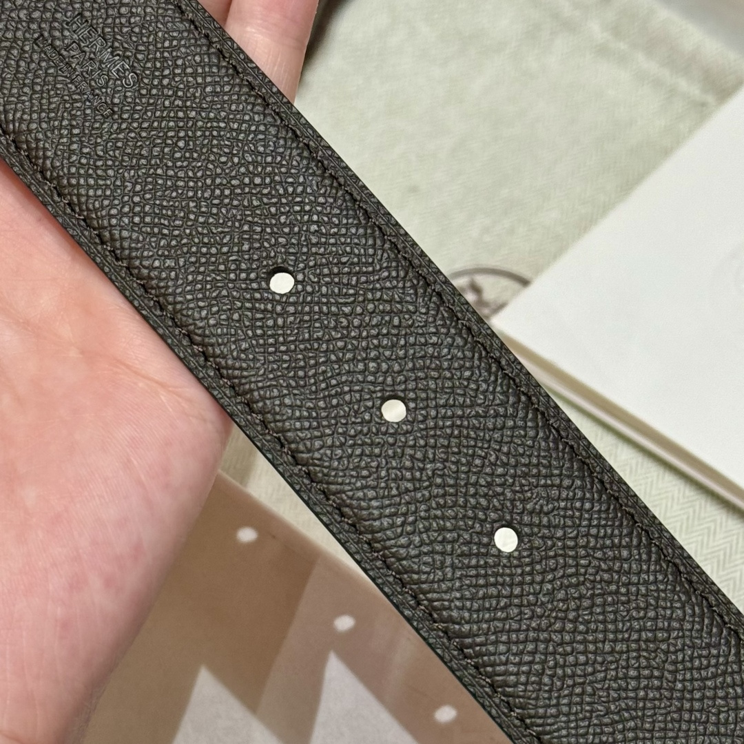 H家男士双面腰带 - 高級感あふれるデザインと多機能性