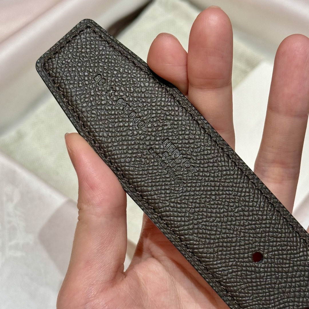 H家男士双面腰带 - 高級感あふれるデザインと多機能性