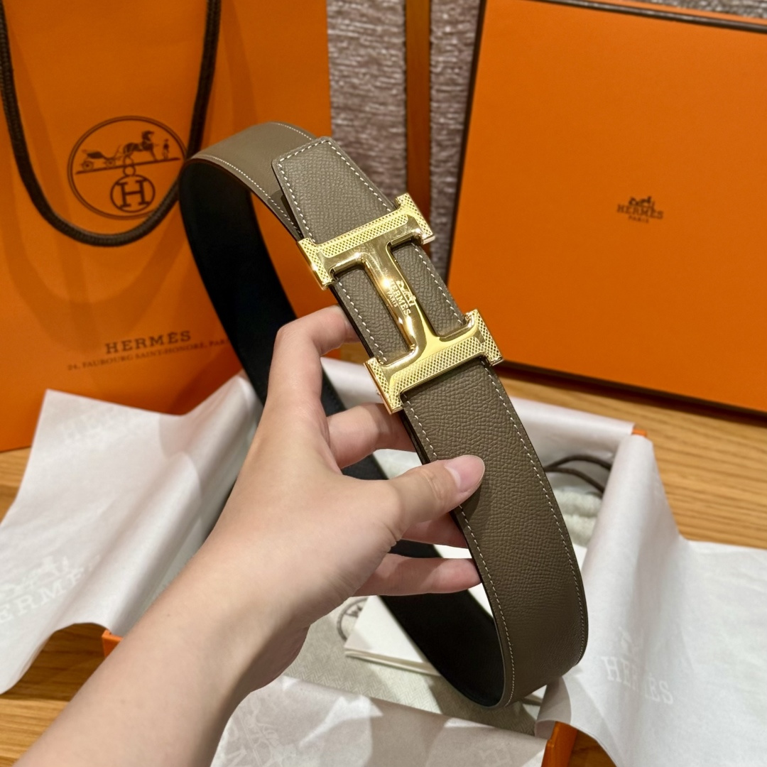 H家男士双面腰带 - エレガントなデザインと実用性を兼ね備えた