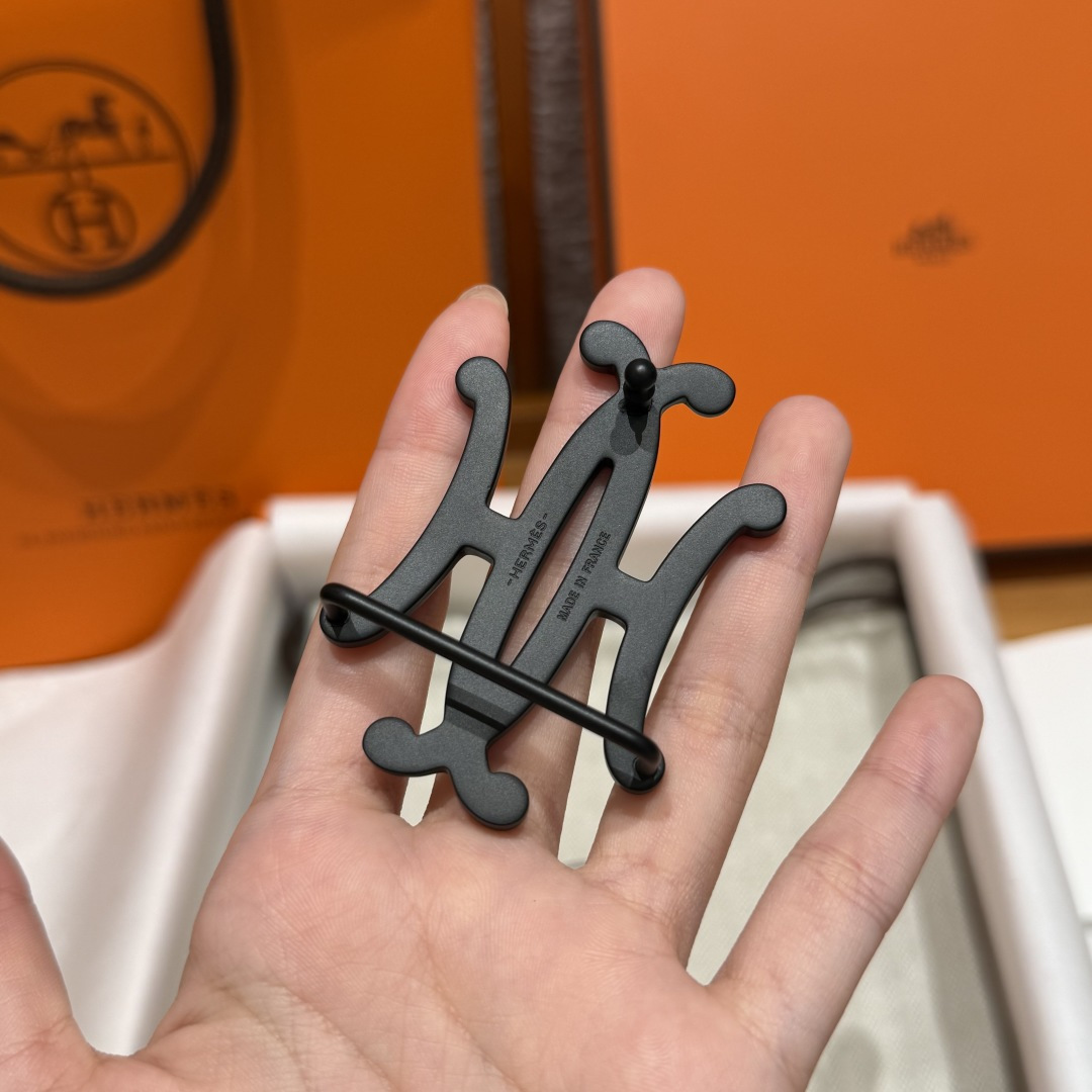 H家双面男款腰带 - ビジネスとカジュアルに最適なリバーシブルデザイン