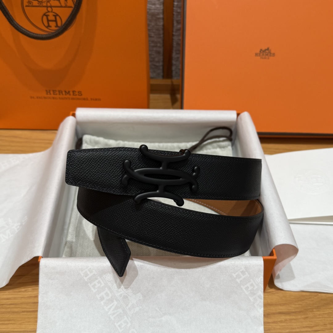 H家双面男款腰带 - ビジネスとカジュアルに最適なデザイン