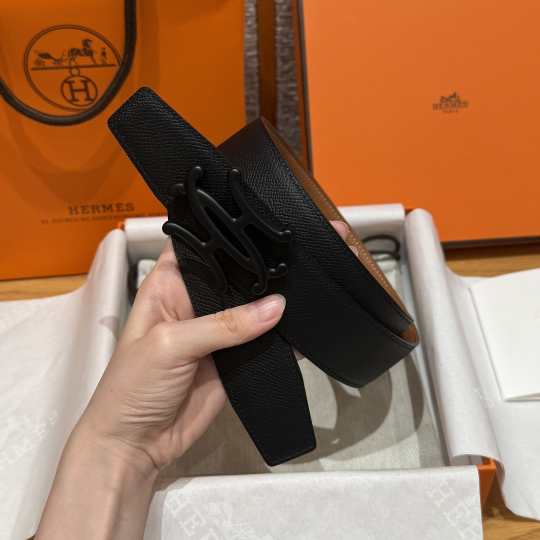 H家双面男款腰带 - ビジネスとカジュアルに最適なデザイン