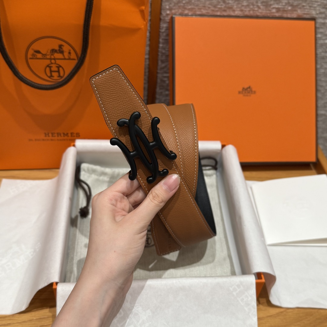 H家双面男款腰带 - ビジネスとカジュアルに最適なデザイン