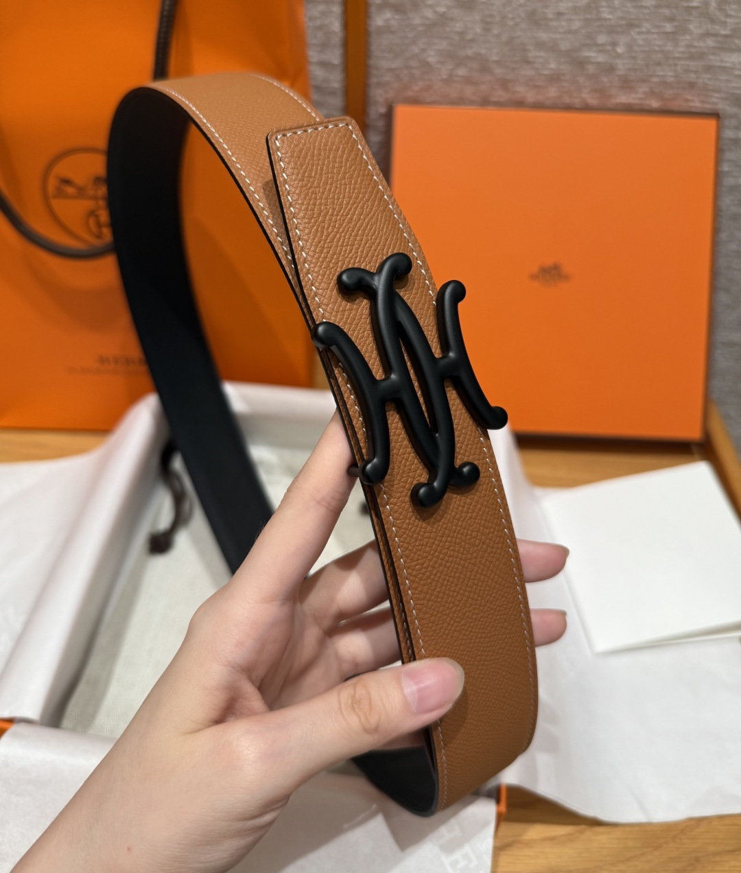 H家双面男款腰带 - ビジネスとカジュアルに最適なデザイン