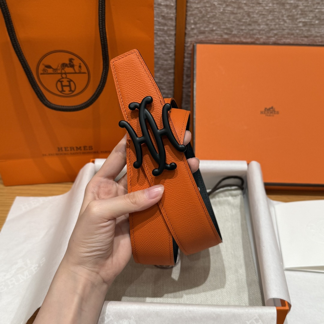 H家双面男款腰带 - ダブルフェイスデザインでビジネスにもカジュアルにも対応