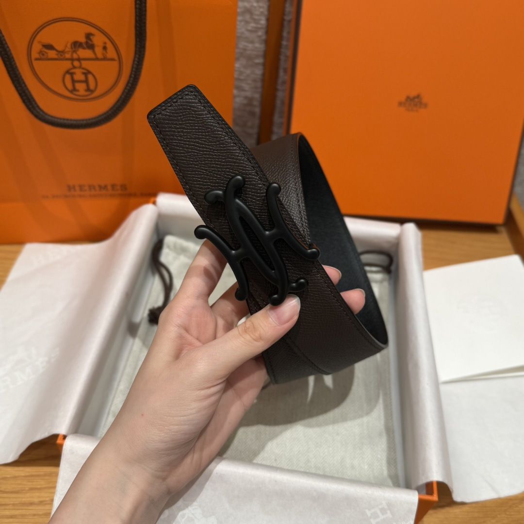 H家双面男款腰带 - ダブルフェイスデザインと取り外し可能なバックル