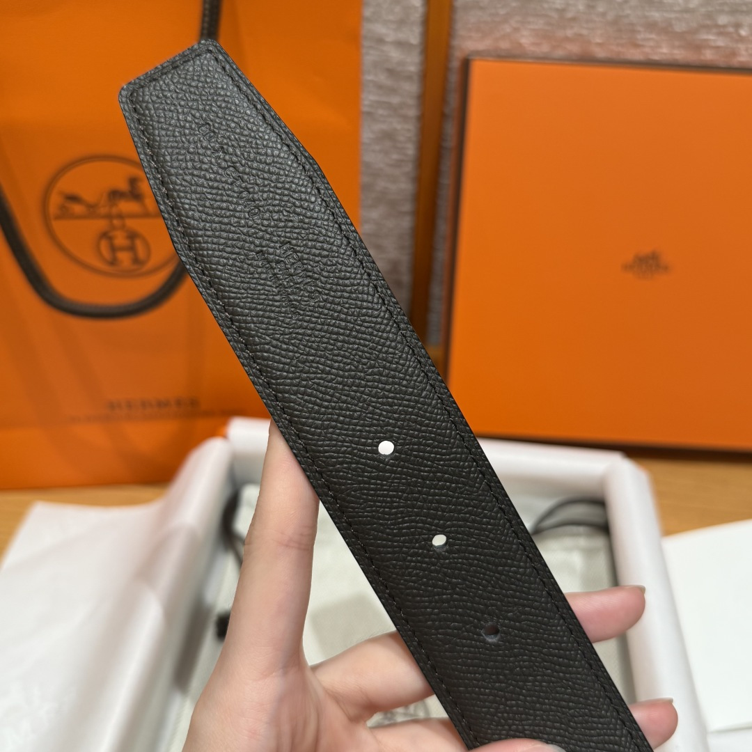 H家双面男款腰带 - ダブルフェイスデザインと取り外し可能なバックル