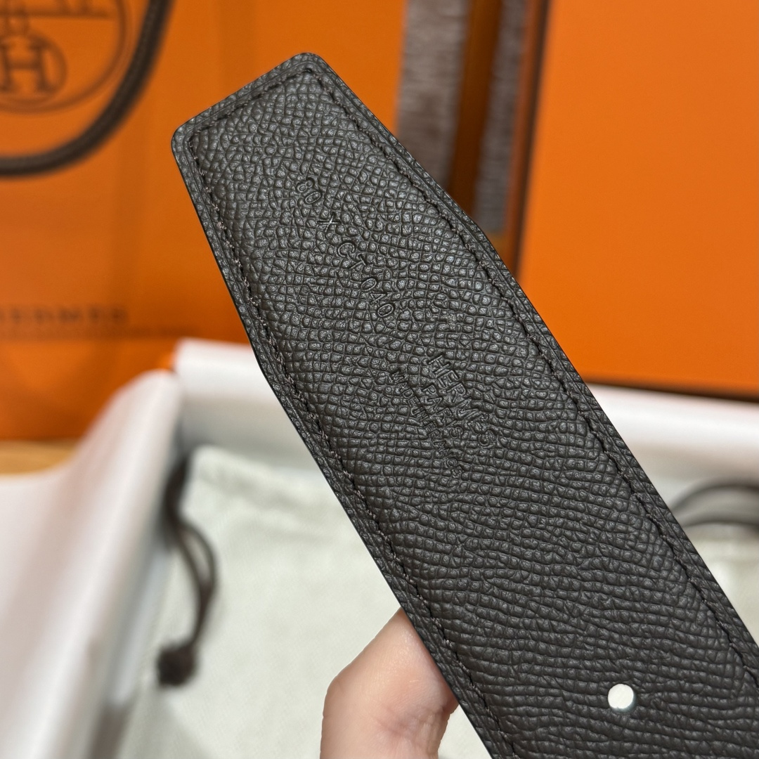 H家双面男款腰带 - ダブルフェイスデザインと取り外し可能なバックル