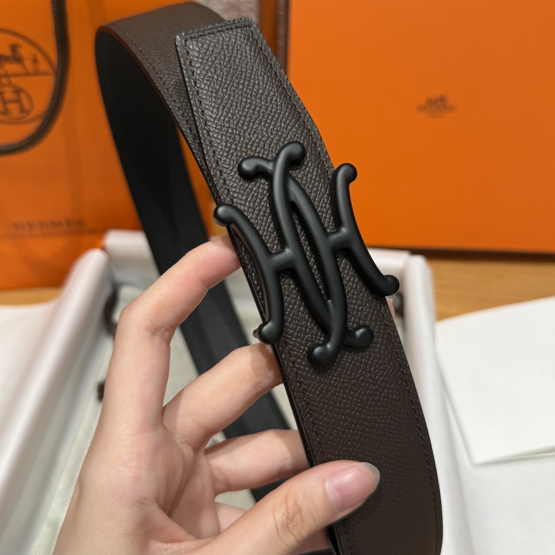 H家双面男款腰带 - ダブルフェイスデザインと取り外し可能なバックル