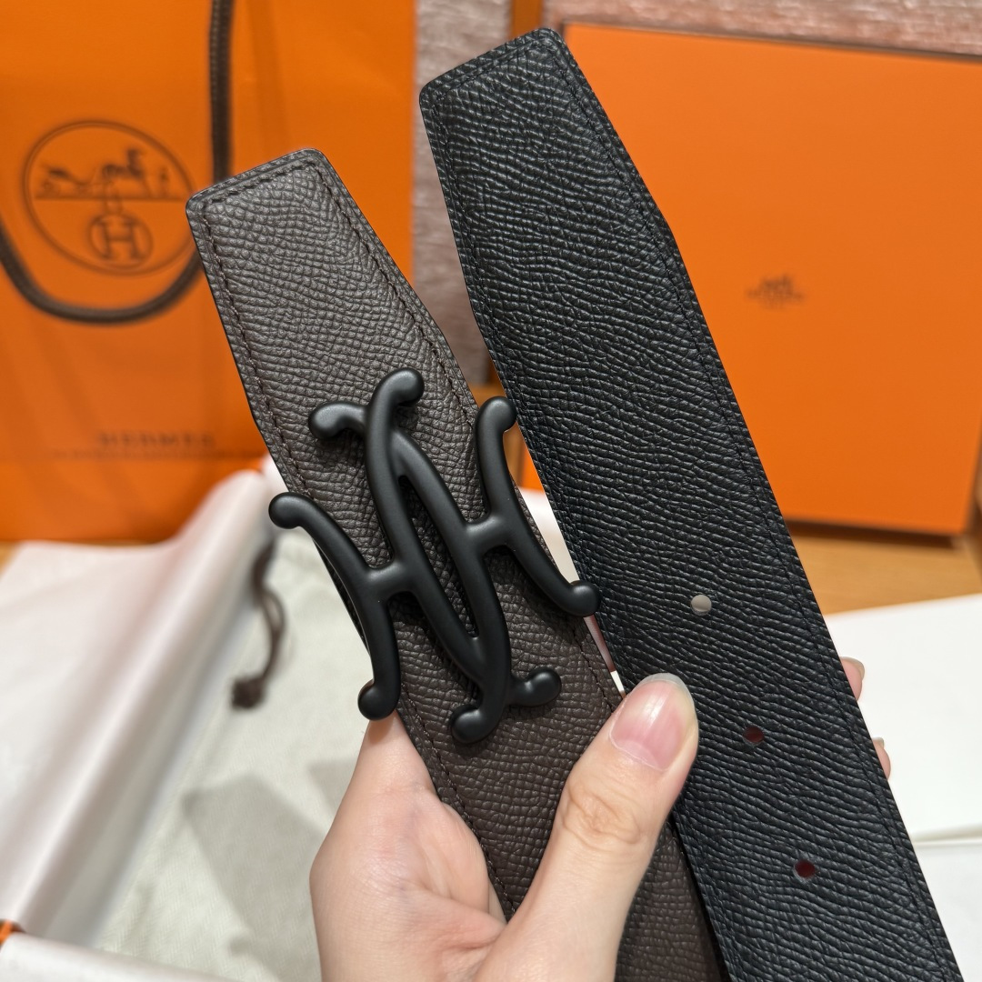 H家双面男款腰带 - ダブルフェイスデザインと取り外し可能なバックル