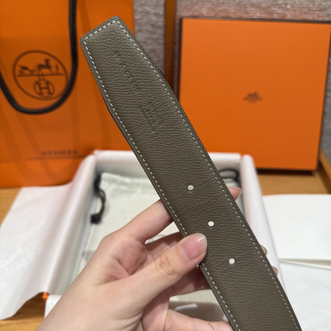 H家双面男款腰带 - シンプルなデザインと実用性