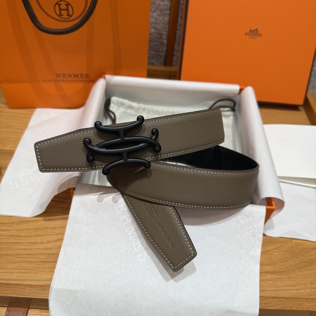 H家双面男款腰带 - シンプルなデザインと実用性