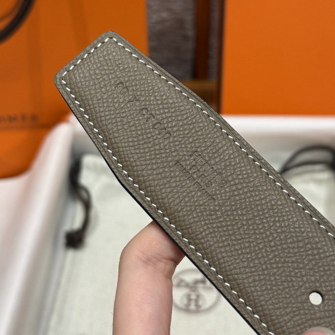 H家双面男款腰带 - シンプルなデザインと実用性