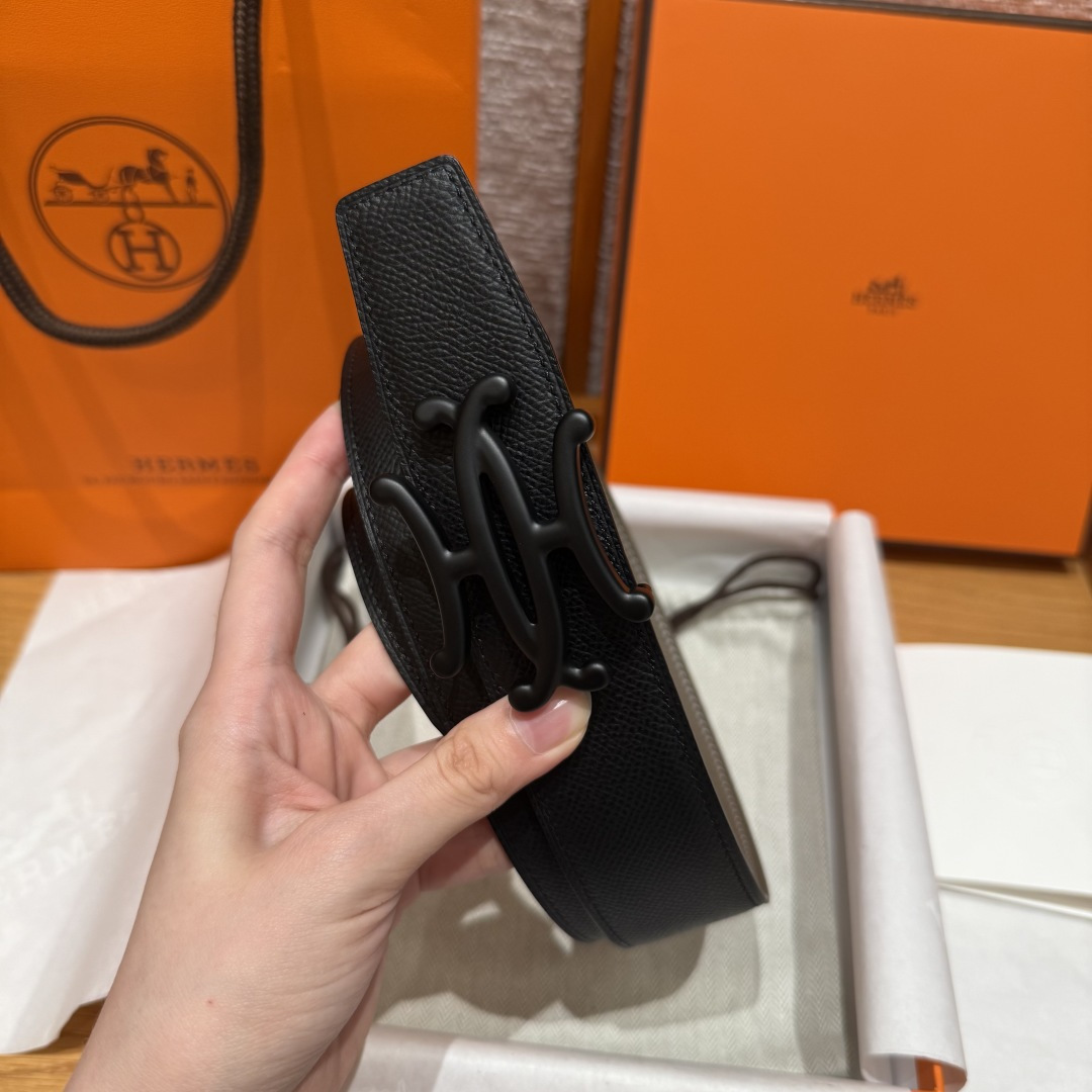 H家双面男款腰带 - シンプルなデザインと実用性