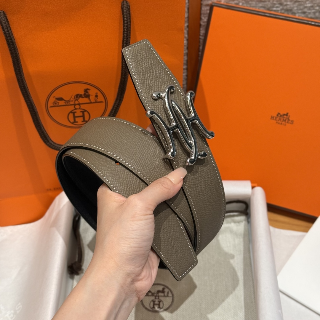 H家双面男款腰带 - シンプルで洗練されたデザイン