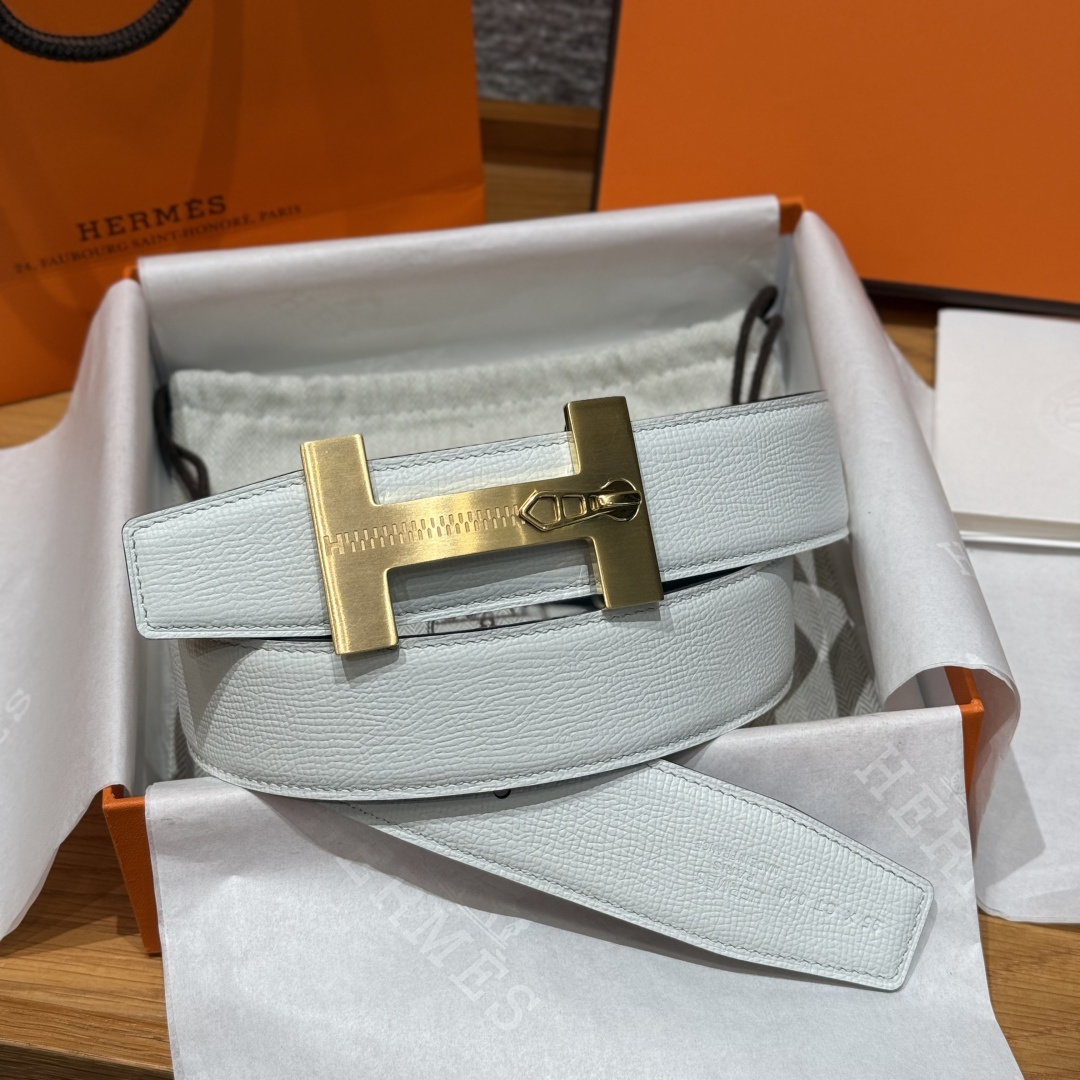 H家Quizz Ferme-Tout双面皮腰带 - 精巧な金属工芸とエプソムレザー