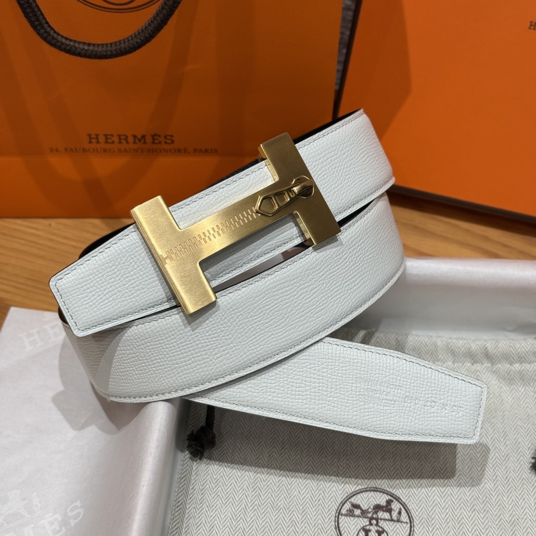 H家Quizz Ferme-Tout双面皮腰带 - 精巧な金属工芸とエプソムレザー