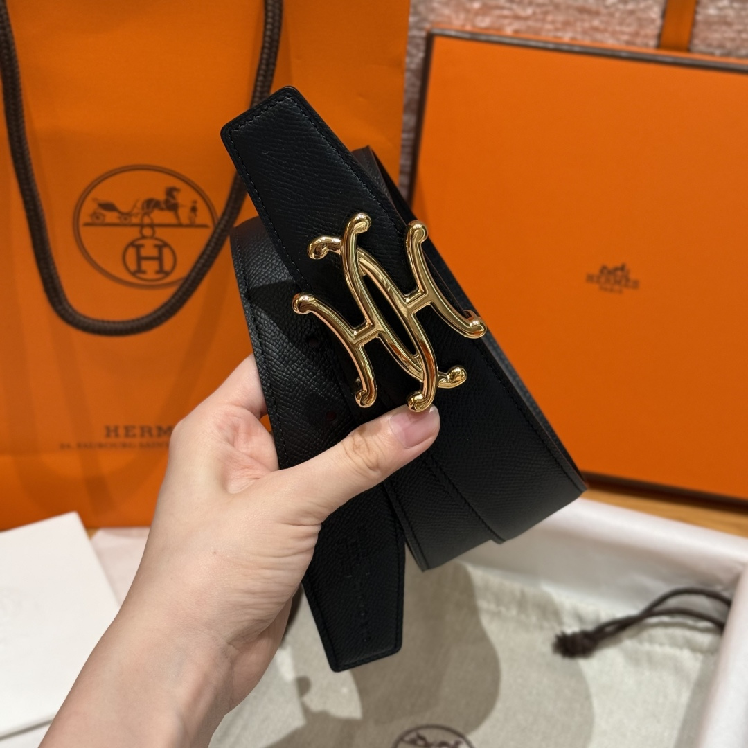 H家双面男款腰带 - シンプルで洗練されたデザイン