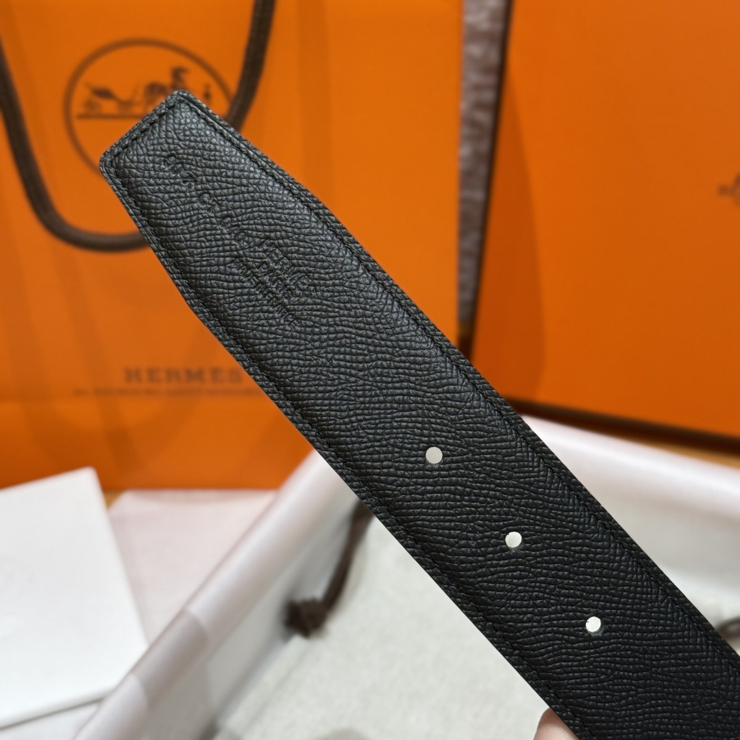 H家双面男款腰带 - シンプルで洗練されたデザイン