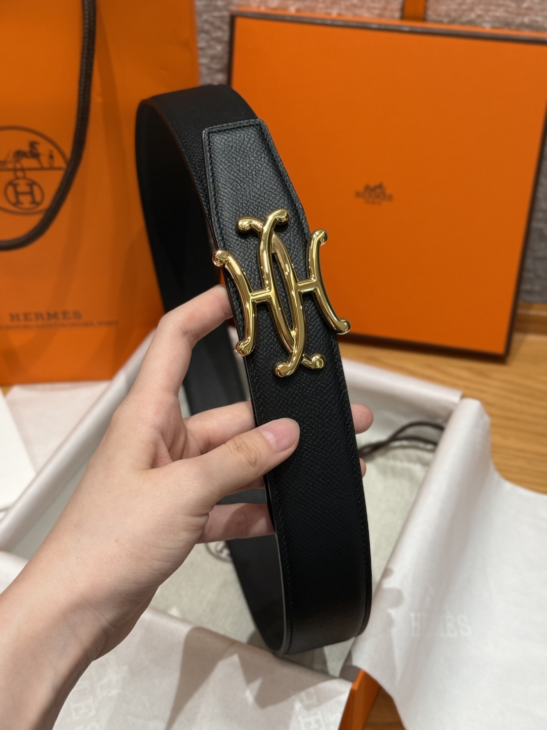 H家双面男款腰带 - シンプルで洗練されたデザイン