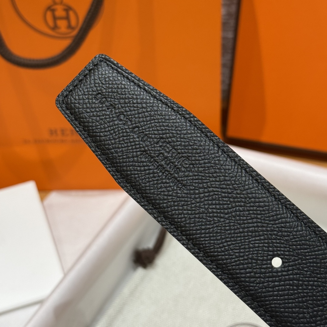 H家双面男款腰带 - シンプルで洗練されたデザイン