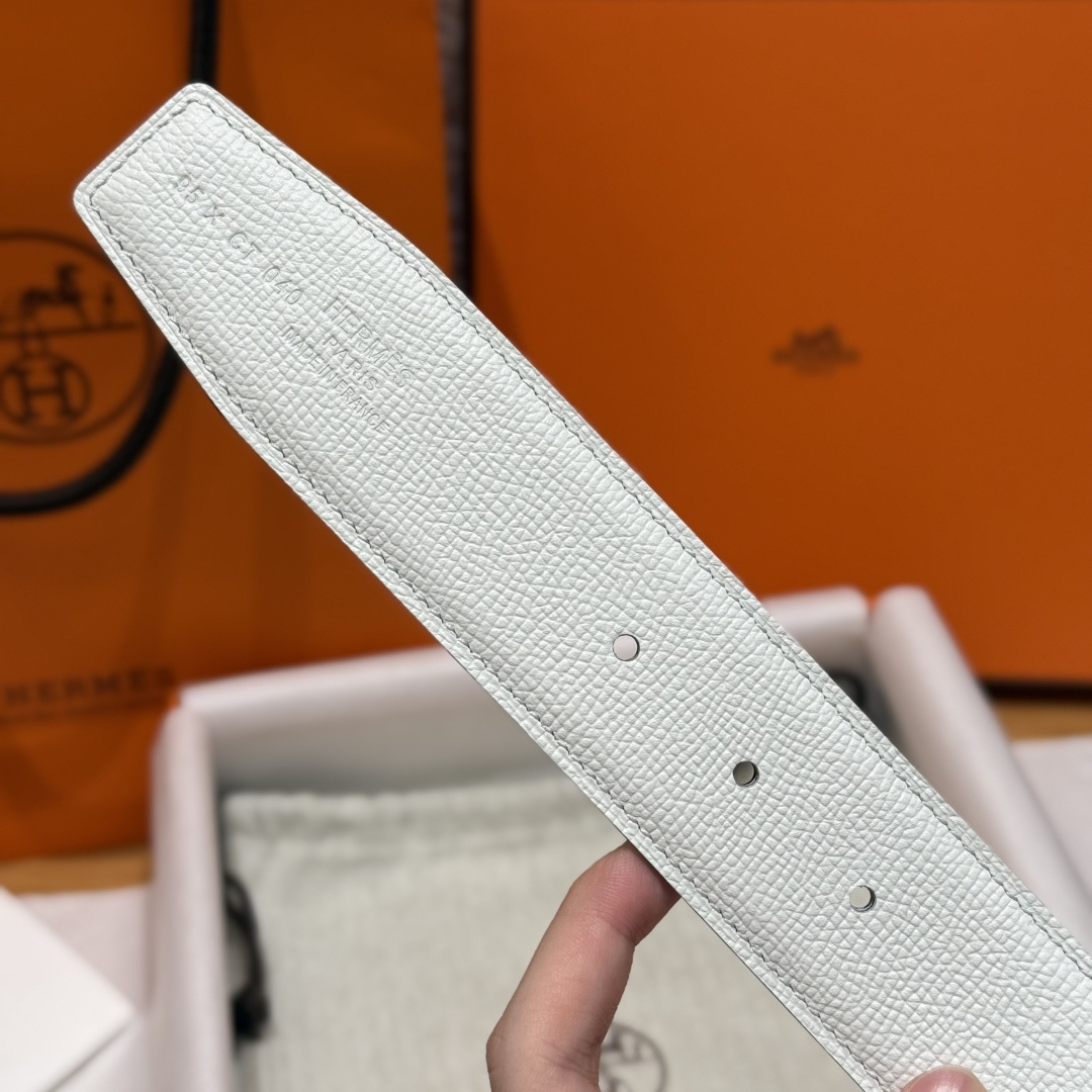 H家双面男款腰带 - 低調で大人の魅力を引き立てる