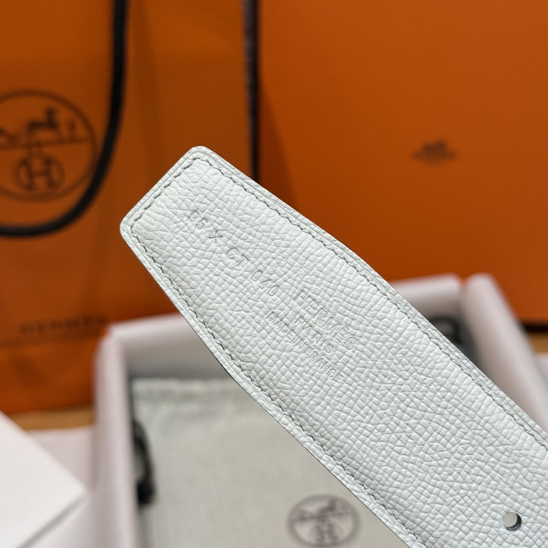 H家双面男款腰带 - 低調で大人の魅力を引き立てる