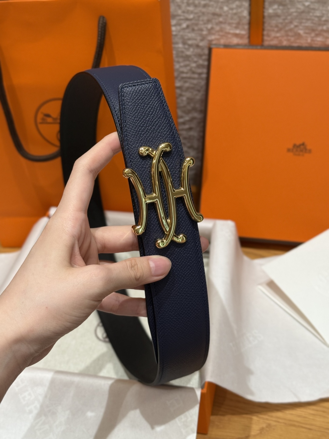 H家双面男款腰带 - ビジネスにもカジュアルにも最適なリバーシブルデザイン