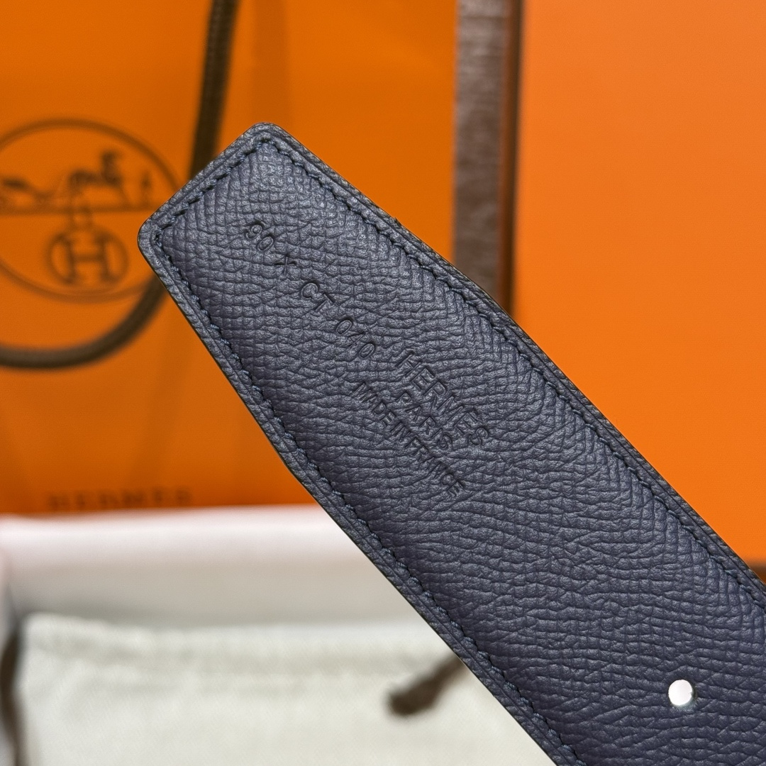 H家双面男款腰带 - ビジネスにもカジュアルにも最適なリバーシブルデザイン