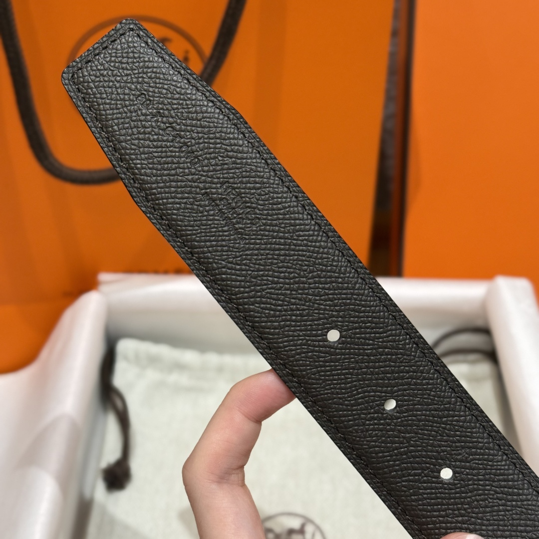 H家双面男款腰带 - ビジネスにもカジュアルにも最適なリバーシブルデザイン