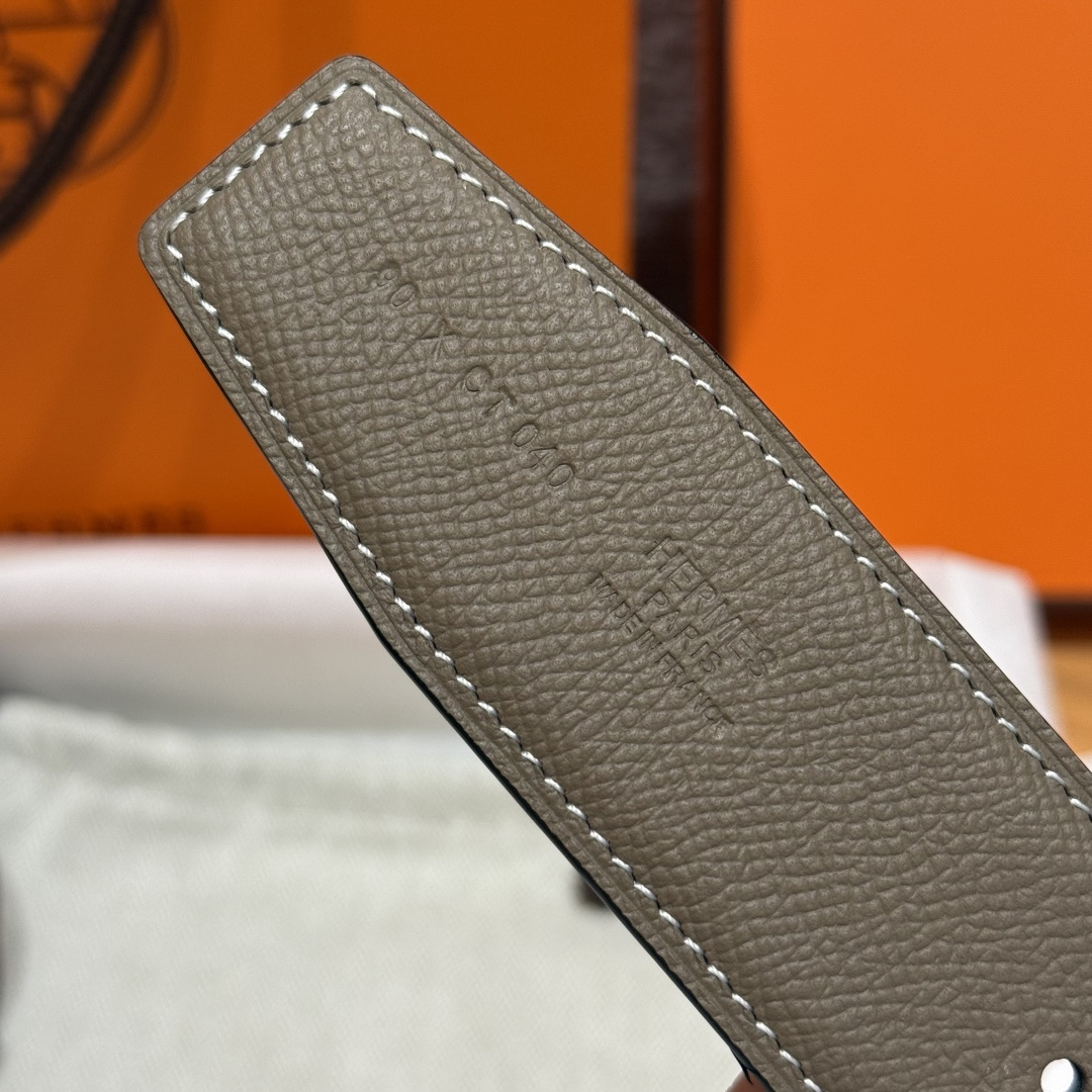 H家双面男款腰带 - ビジネスにもカジュアルにも最適なリバーシブルデザイン