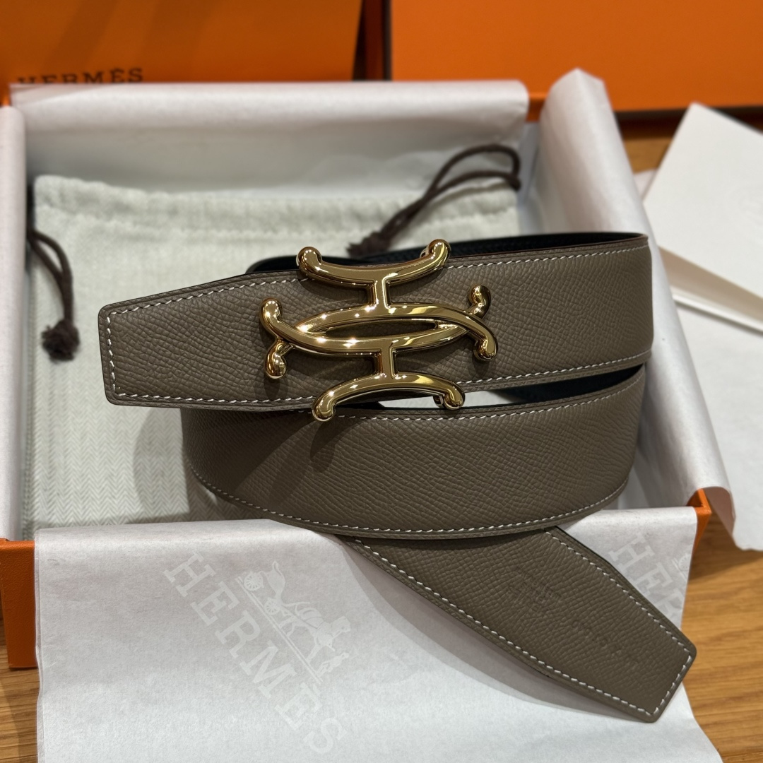 H家双面男款腰带 - ビジネスにもカジュアルにも最適なリバーシブルデザイン