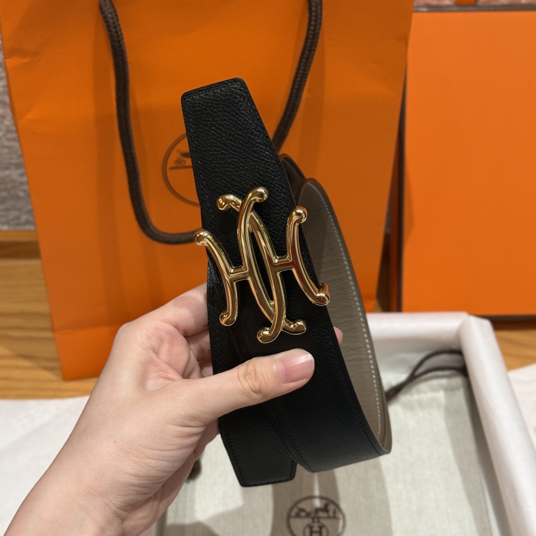 H家双面男款腰带 - ビジネスにもカジュアルにも最適なリバーシブルデザイン