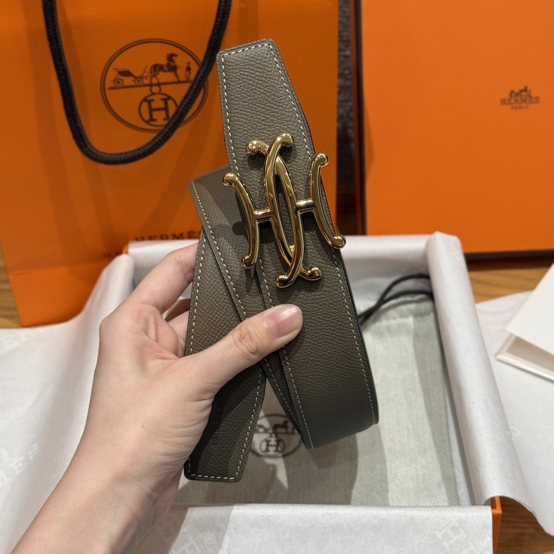 H家双面男款腰带 - ビジネスにもカジュアルにも最適なリバーシブルデザイン