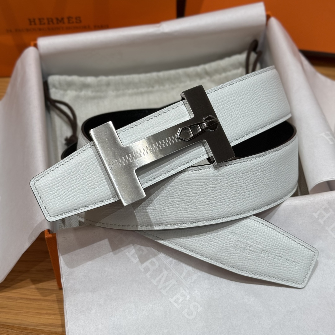 H家Quizz Ferme-Tout双面皮腰带 - エレガントなデザインと高級感