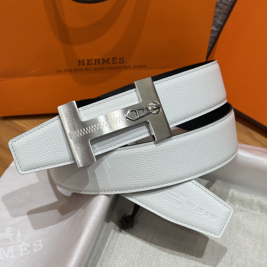 H家Quizz Ferme-Tout双面皮腰带 - エレガントなデザインと高級感