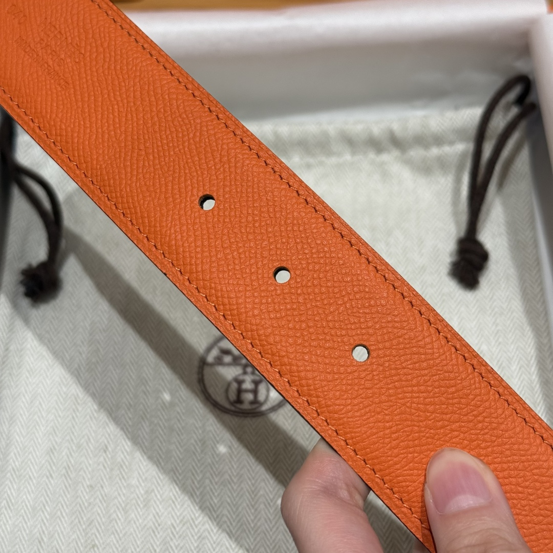 H家Quizz Ferme-Tout双面皮腰带 - エレガントなデザインと高級感