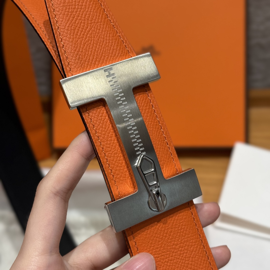 H家Quizz Ferme-Tout双面皮腰带 - エレガントなデザインと高級感