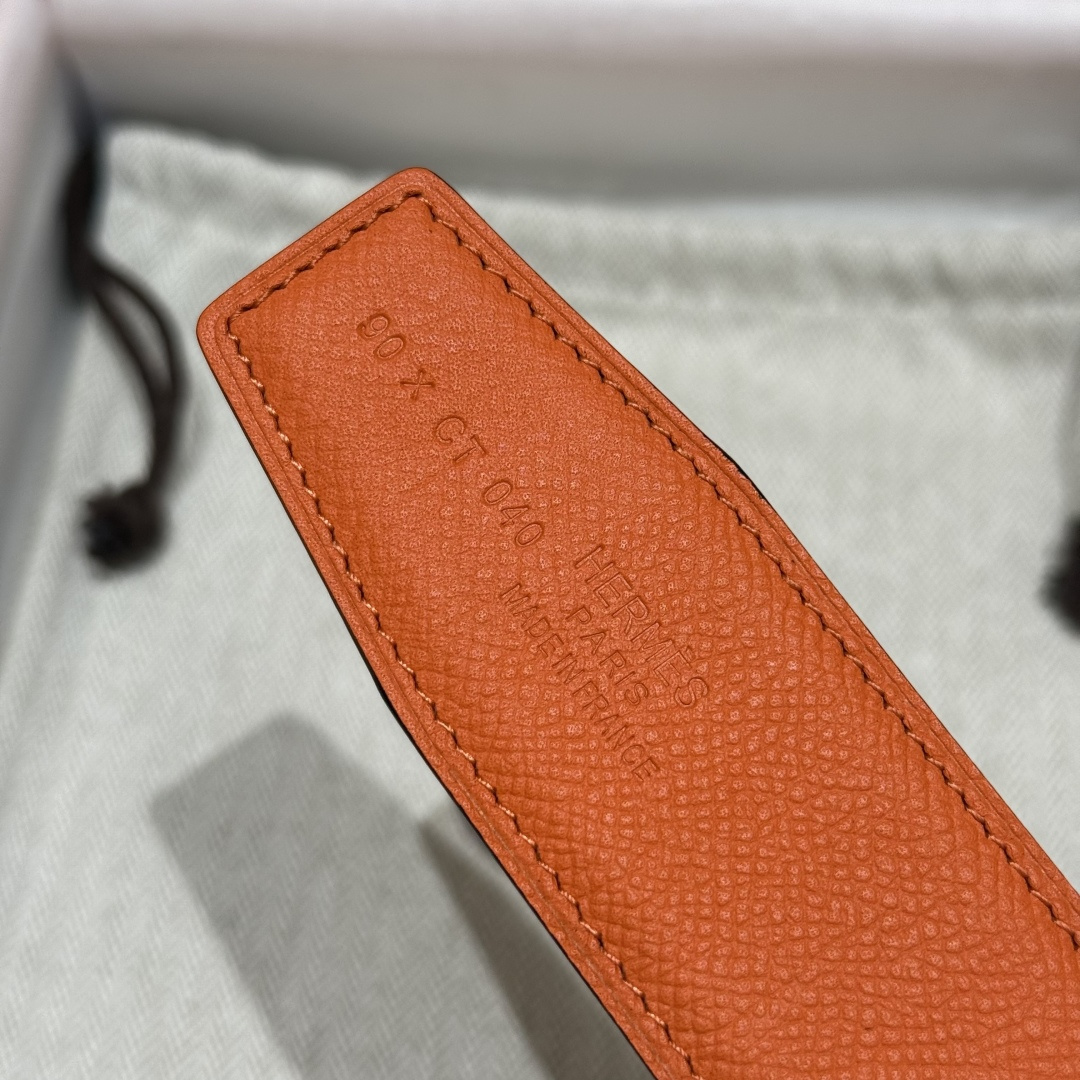 H家Quizz Ferme-Tout双面皮腰带 - エレガントなデザインと高級感