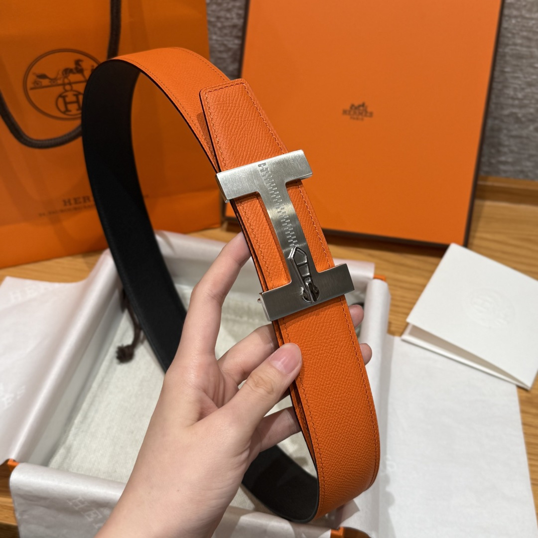H家Quizz Ferme-Tout双面皮腰带 - エレガントなデザインと高級感
