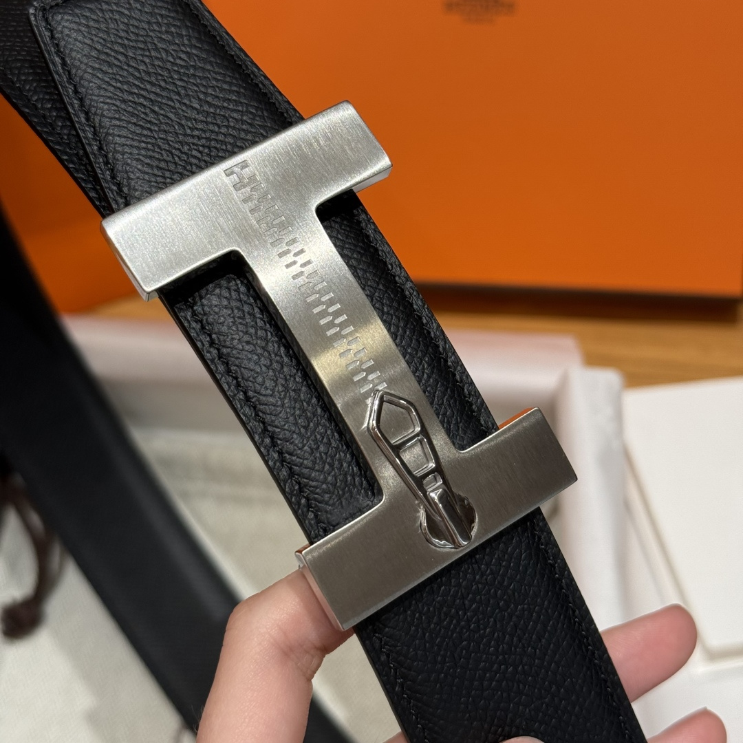 H家Quizz Ferme-Tout双面皮腰带 - フランス製の高品質レザー