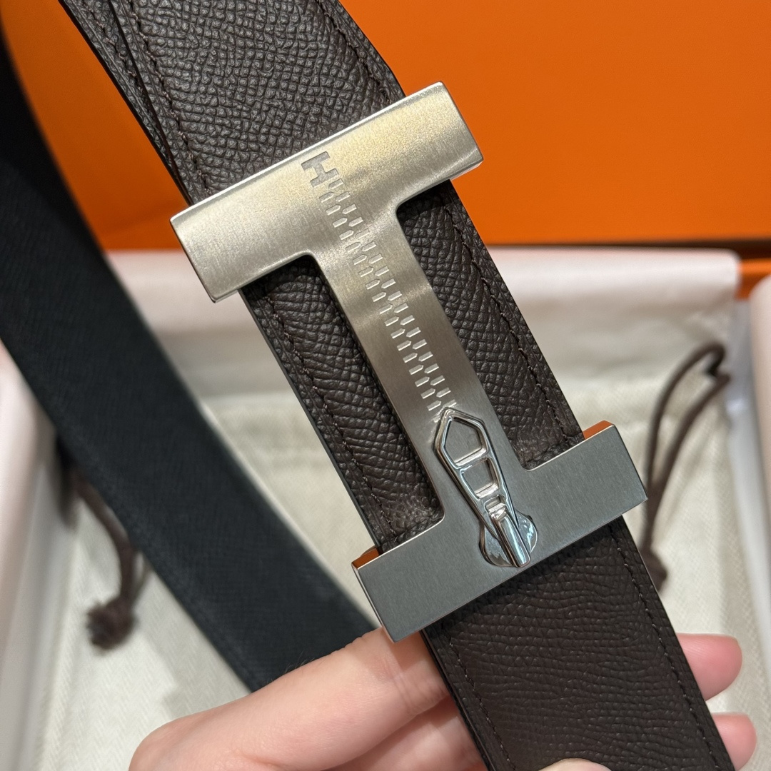 H家Quizz Ferme-Tout双面皮腰带 - エレガントなデザインと高品質