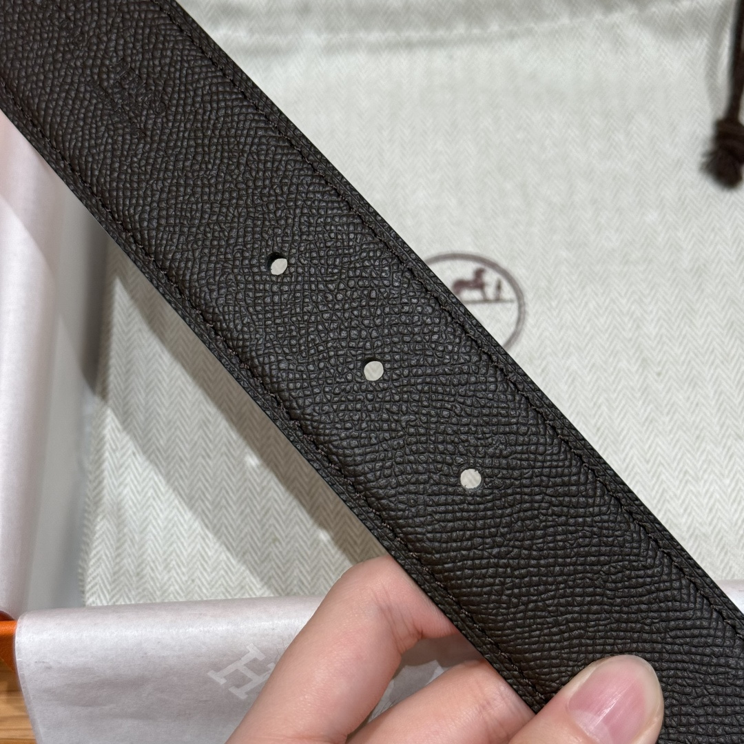 H家Quizz Ferme-Tout双面皮腰带 - エレガントなデザインと高品質