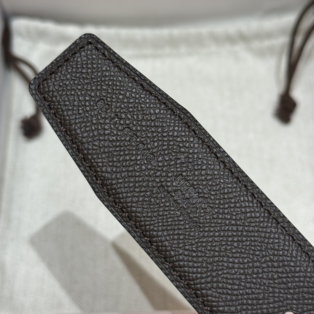 H家Quizz Ferme-Tout双面皮腰带 - エレガントなデザインと高品質