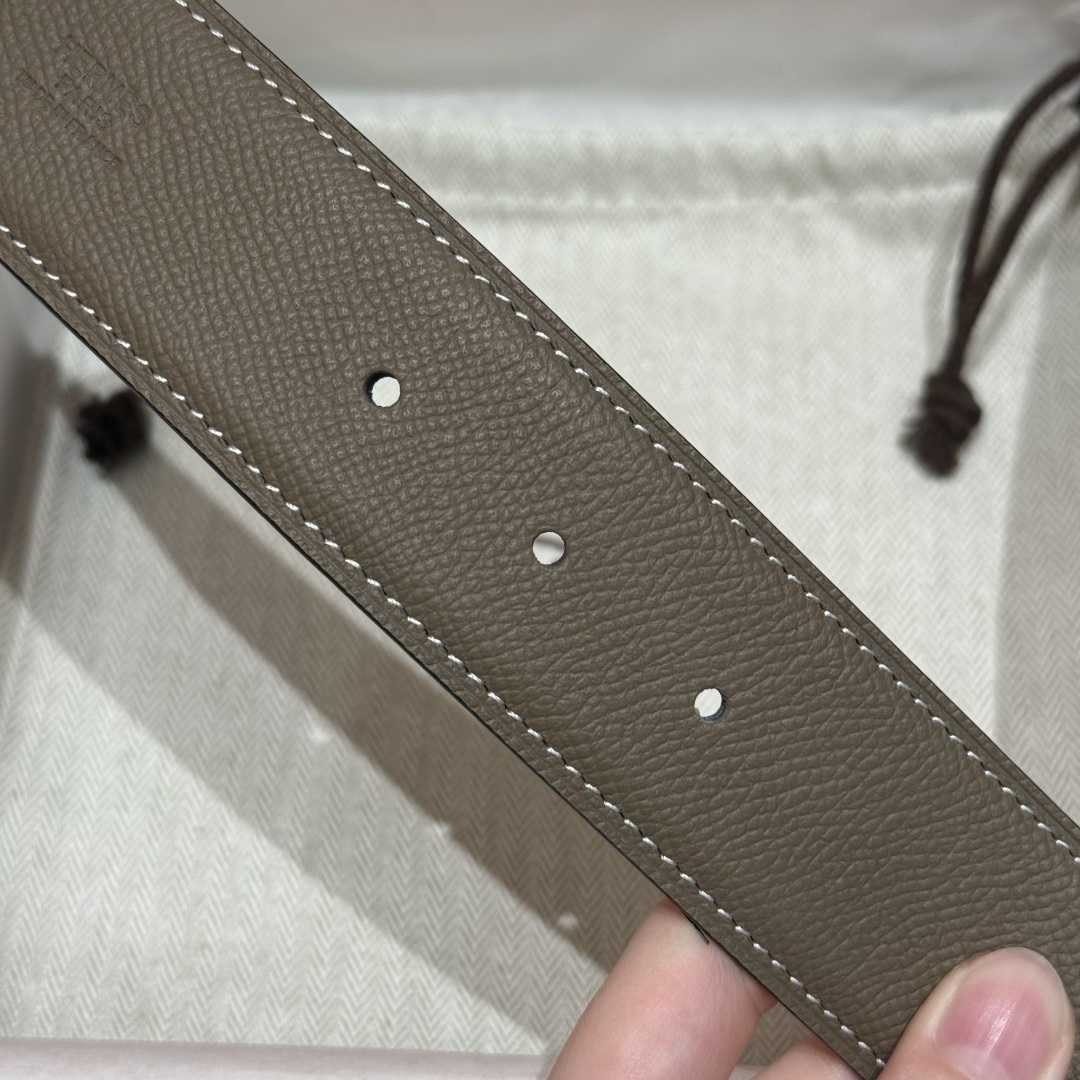 H家Quizz Ferme-Tout双面皮腰带 - エレガントなデザインと高級素材